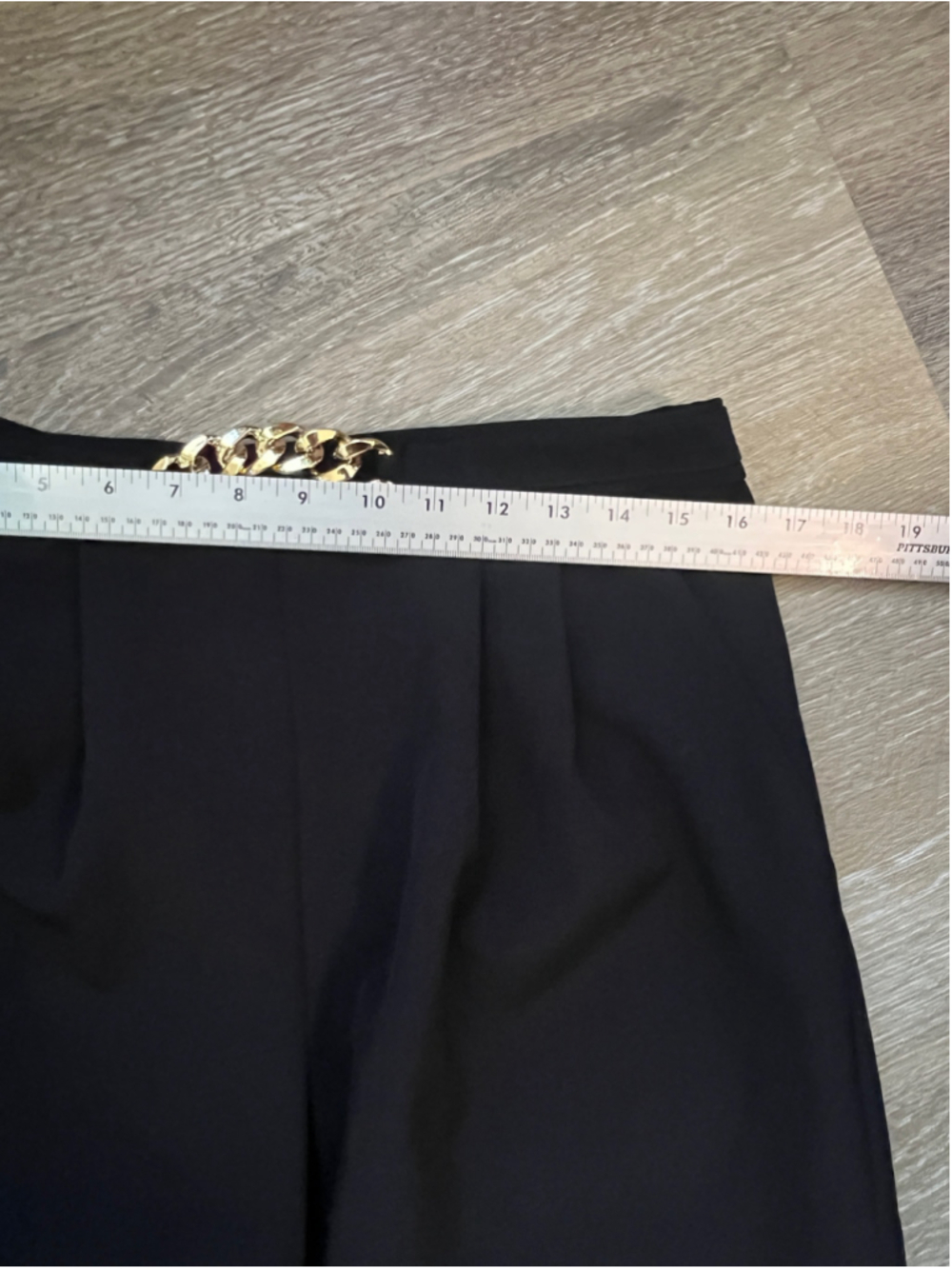 Women's BOLD elements Black High Waist Shorts with Gold Chain, Size 8 - Picture 3 of 10